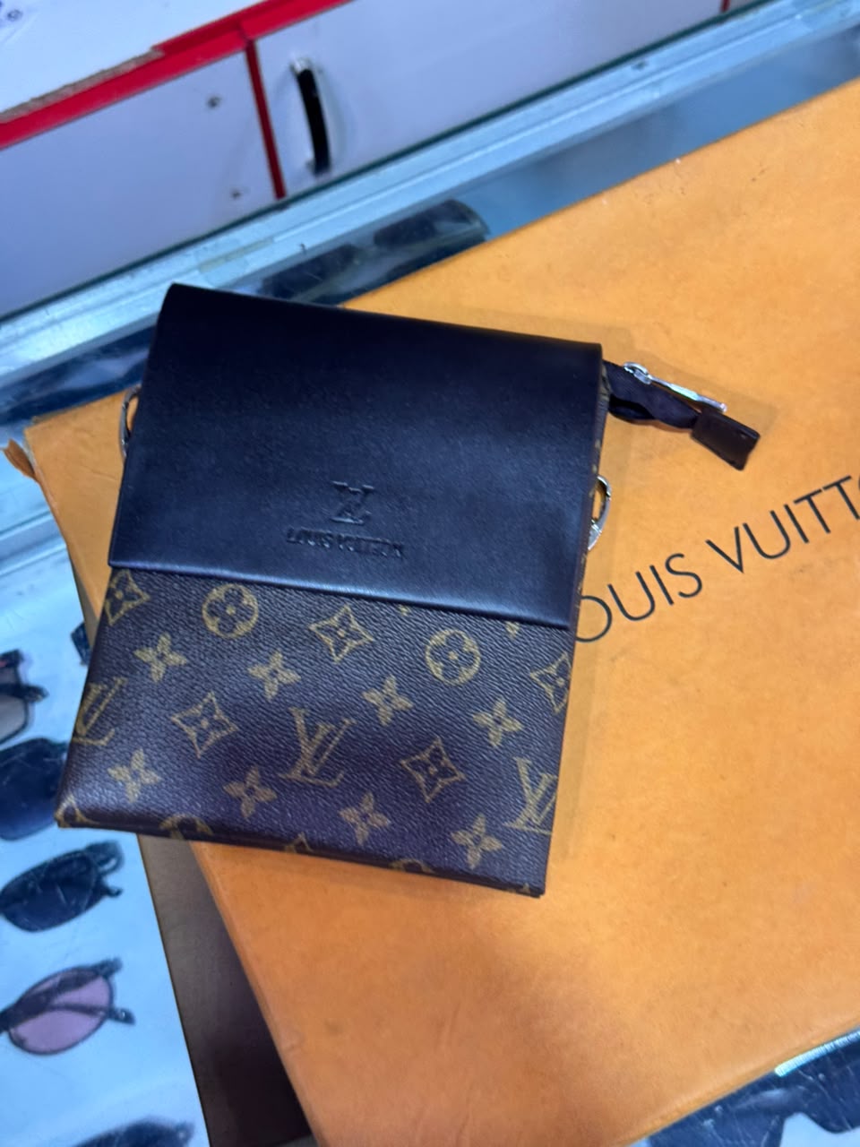 Louis Vuitton Classic Monogram Crossbody Messenger Bag – Brown & Black